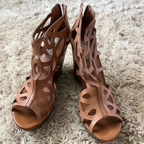 Steve Madden, wedge sandal, size 11, tan - Picture 4 of 6